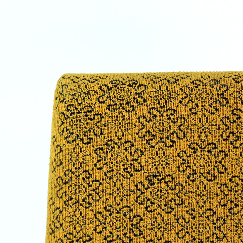 Vintage fauteuil voor TON in gele stof en gebogen hout 1960