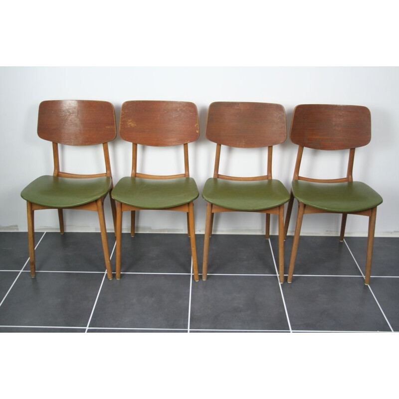 Set of 4 green chairs in beechwood