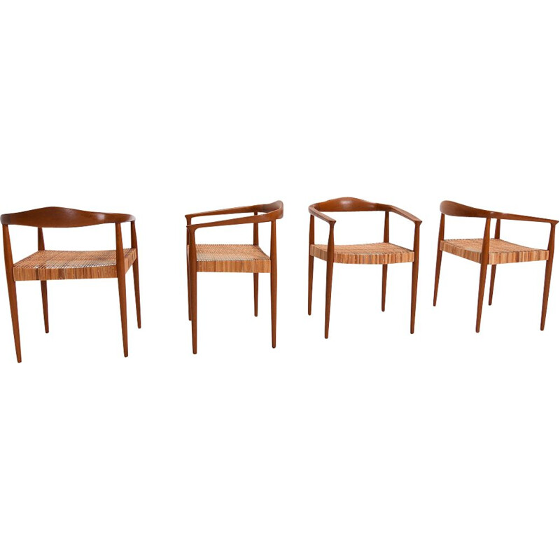 Suite de 4 chaises scandinaves en teck