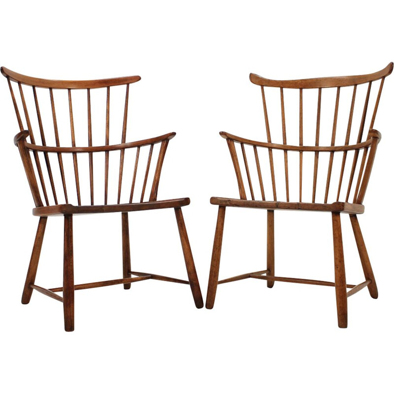 Pair of vintage Windsor armchairs for Fritz Hansen in beechwood 1950