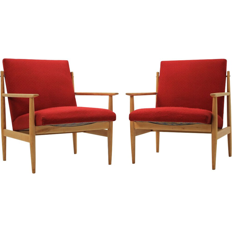 Pair of vintage armchairs in red fabric and oak, Czech 1960