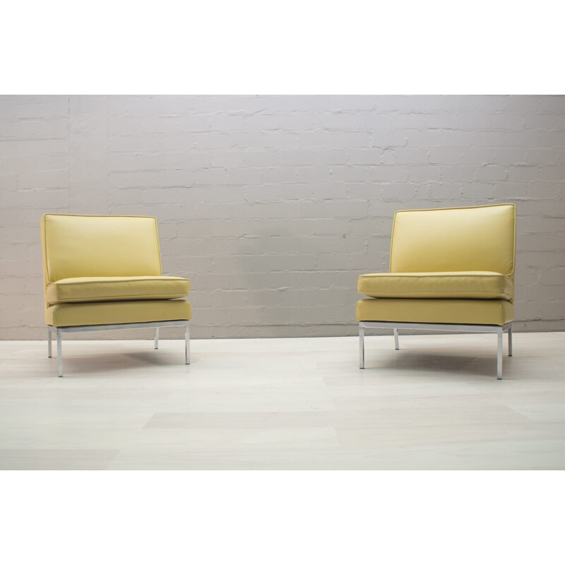 Suite de 4 fauteuils en cuir beige par Florence Knoll