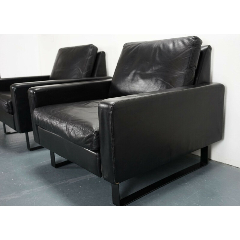 Pair of Conseta armchairs in black leather