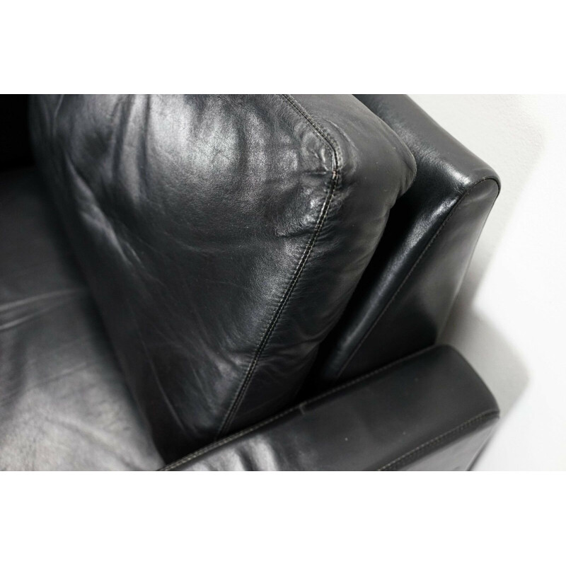 Paire de fauteuils Conseta en cuir noir