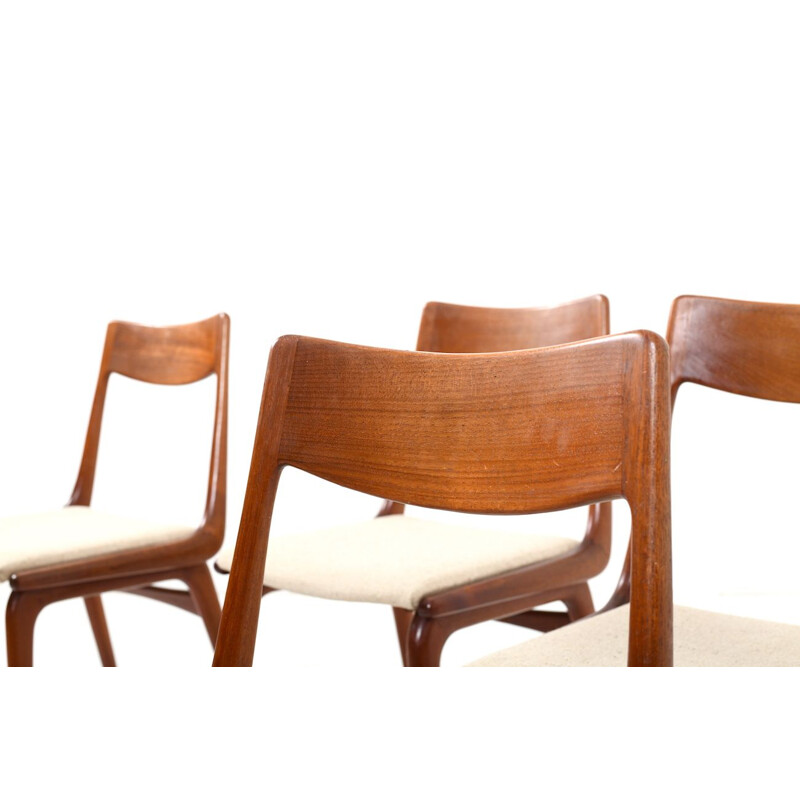 Suite de 6 chaises vintage en teck boomerang par Alfred Christensen