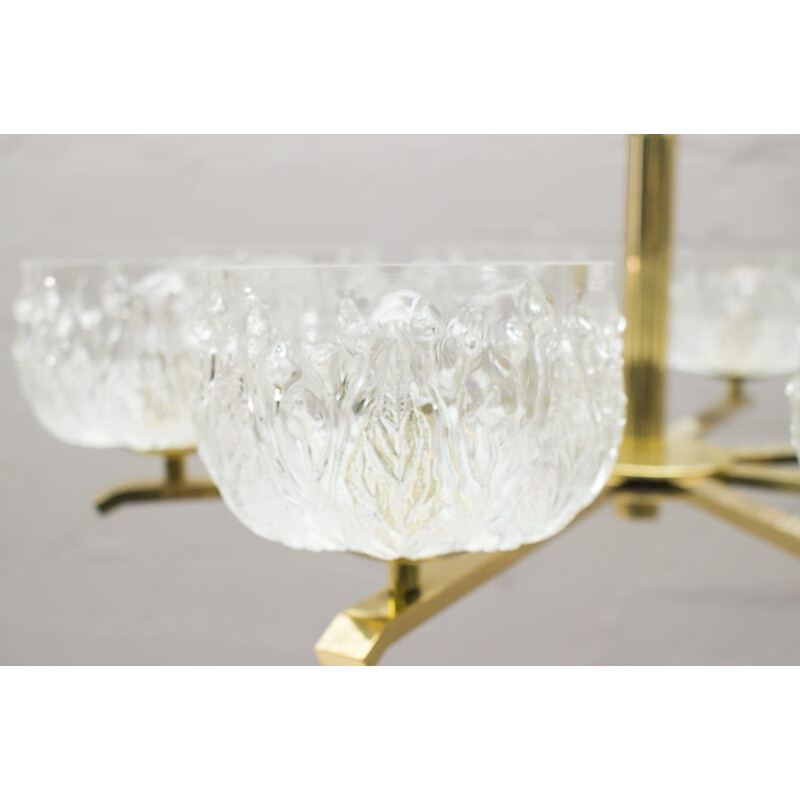 Vintage 8-armed chandelier in brass with structured glass shades