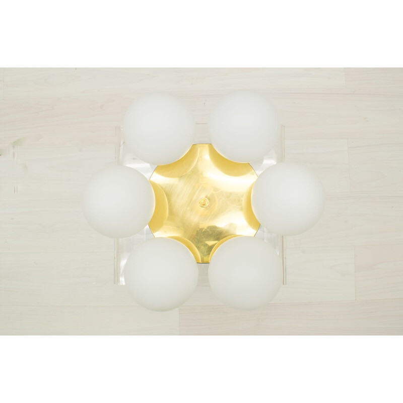 Vintage messing kroonluchter met opaline bollen