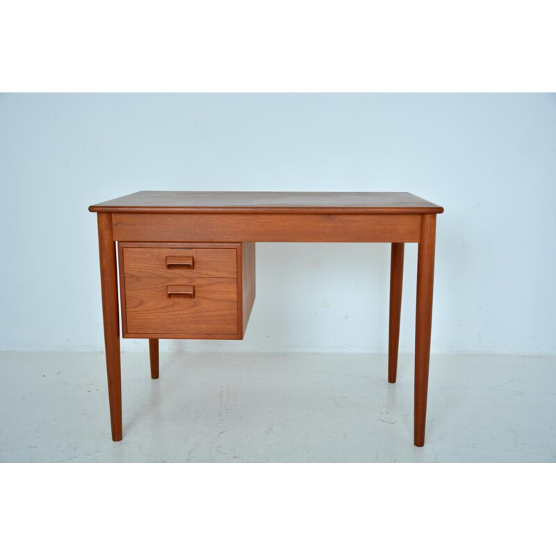 Vintage model 131 desk for Søborg Møbler in teak 1960