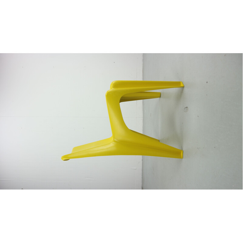 Chaise jaune en fibre de verre par Helmut Bätzner