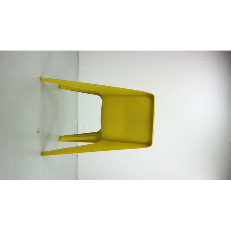 Yellow chair in fiberglass by Helmut Bätzner