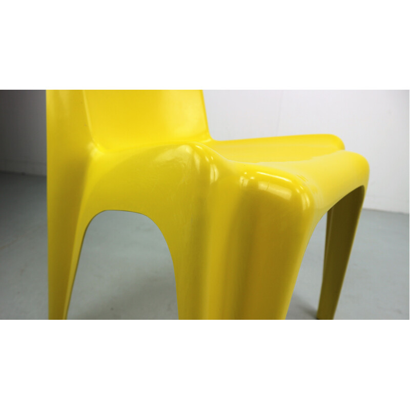 Yellow chair in fiberglass by Helmut Bätzner