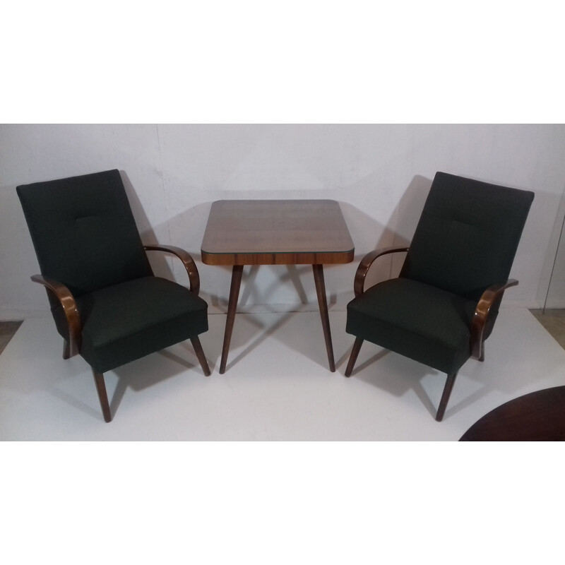 Set van 2 vintage fauteuils en tafel van Jindřich Halabala in groene stof en eikenhout