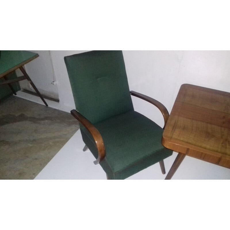 Set van 2 vintage fauteuils en tafel van Jindřich Halabala in groene stof en eikenhout