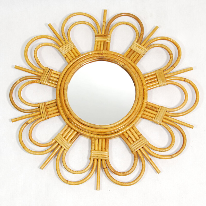 Miroir vintage soleil en rotin conçu en Angleterre 1970