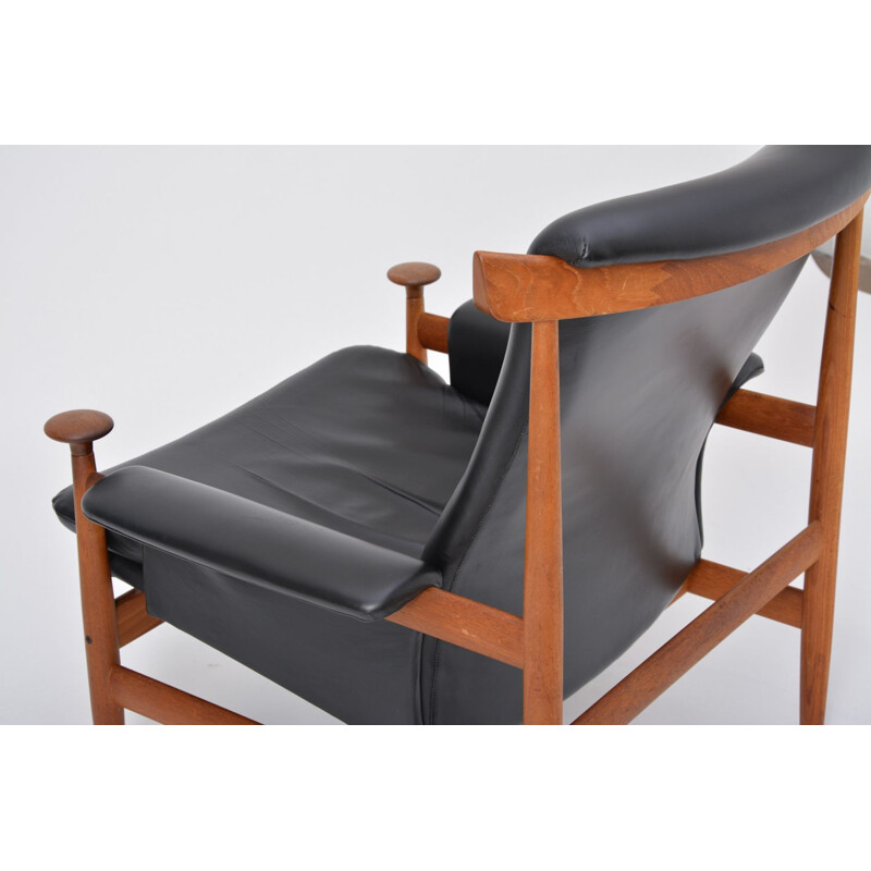 Fauteuil Danois noir retapissé Bwana modèle 152 de Finn Juhl pour France & Son