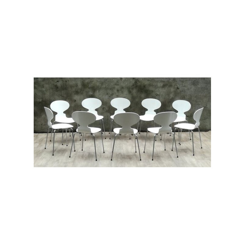 Ensemble de 10 chaises vintage Fourmi par Arne Jacobsen en métal 1970