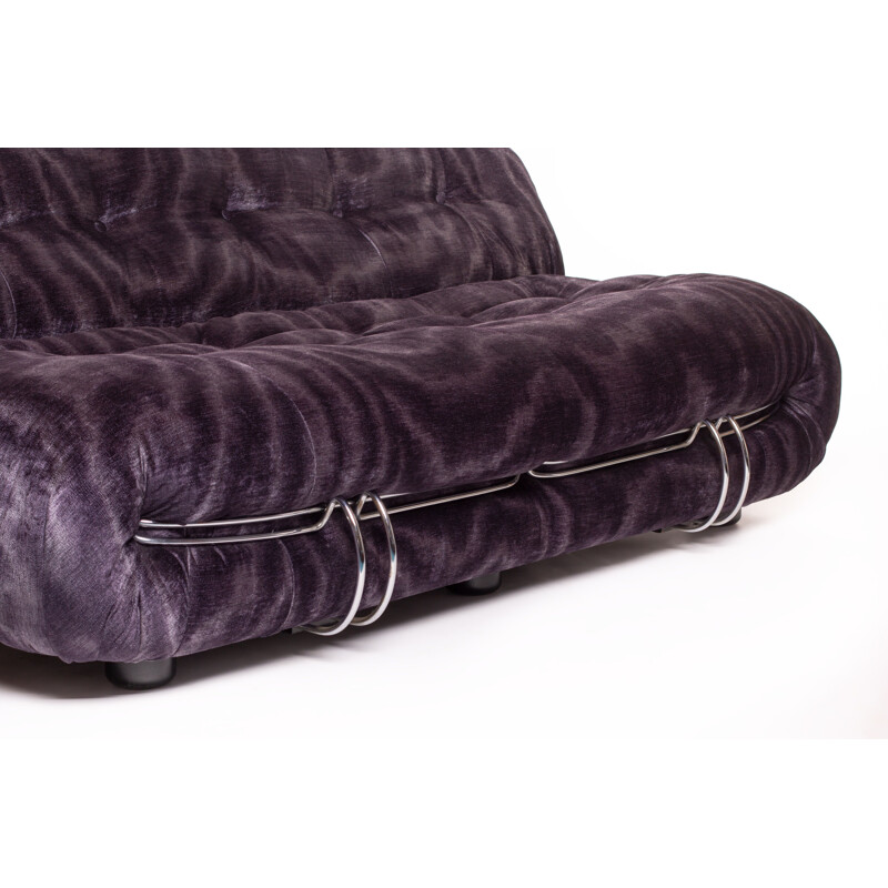 Canapé vintage Soriana pour Cassina en velours violet et métal 1969