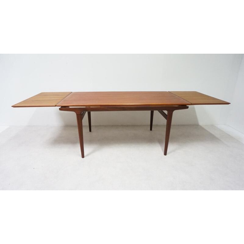 Vintage table in teak by J. Andersen