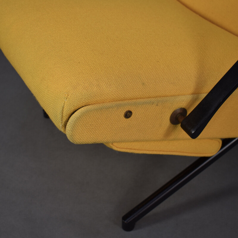 Vintage yellow lounge chair P40 by Tecno