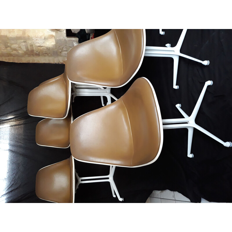 Set of 6 vintage chairs for Mobilier International in khaki leatherette