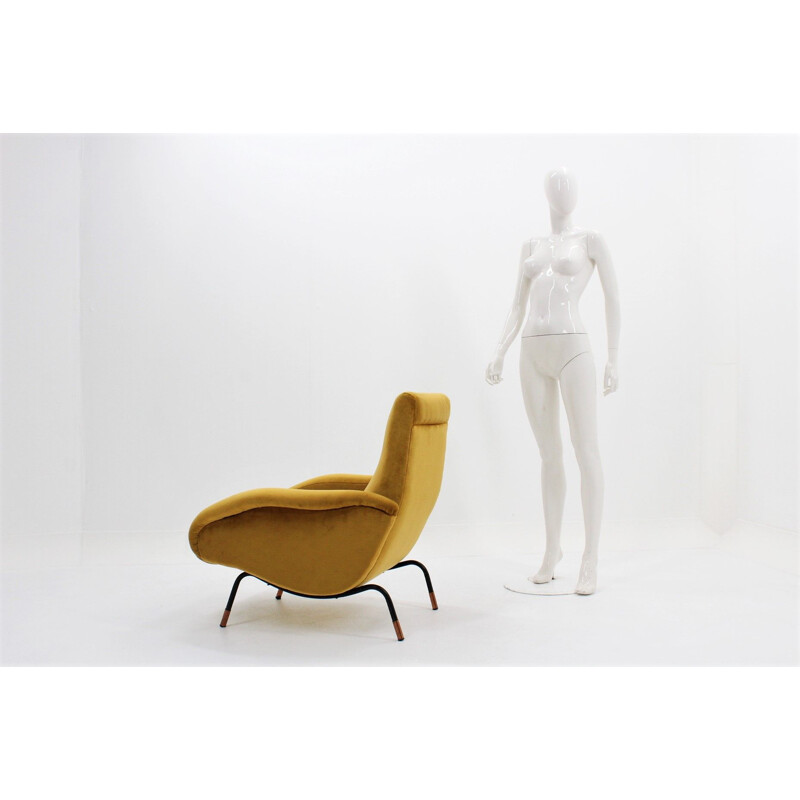 Fauteuil vintage italien en velours jaune et cuivre 1950