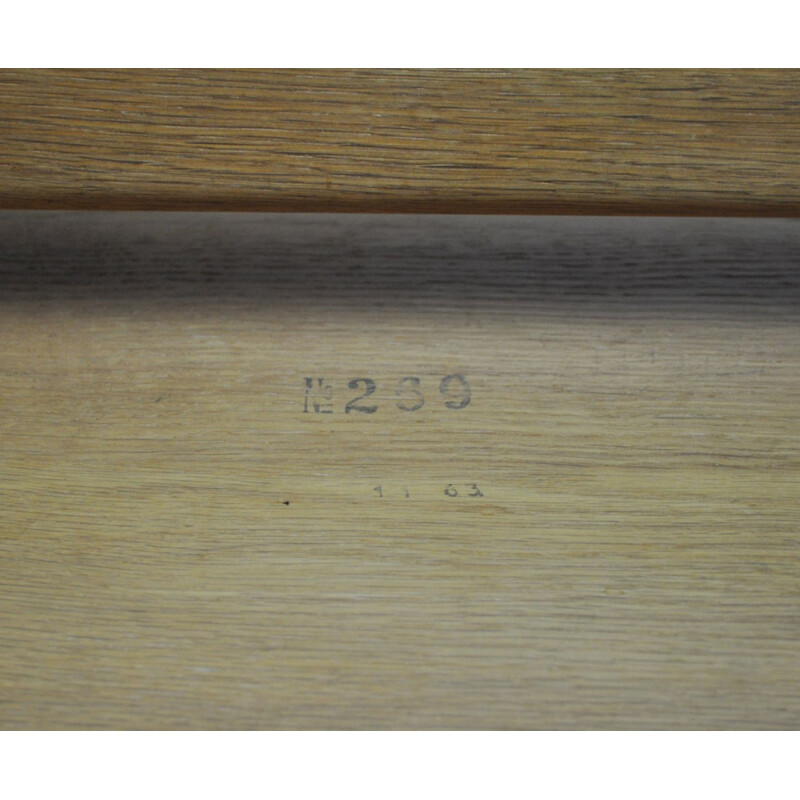 Vintage coffee table model 269 in solid oak for Fredericia 1960