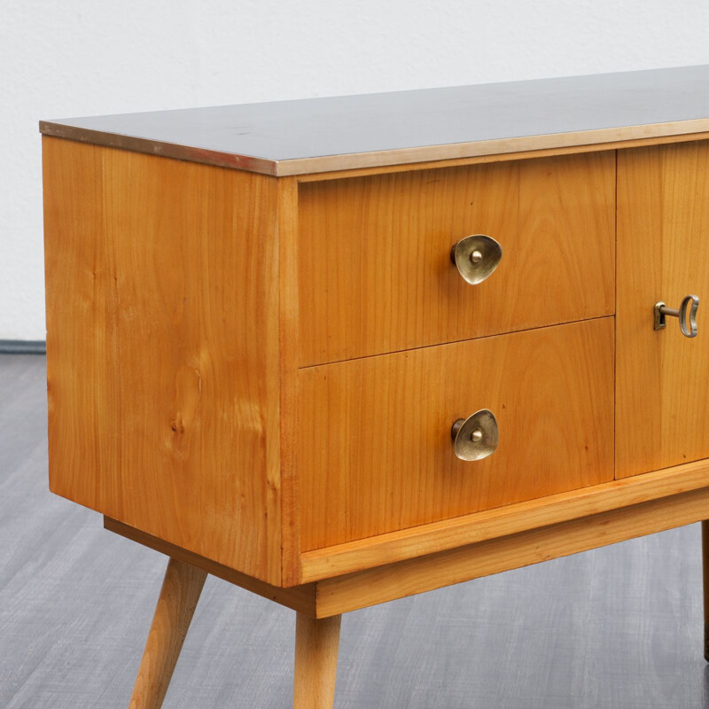 Petite commode vintage allemande en merisier et laiton 1950