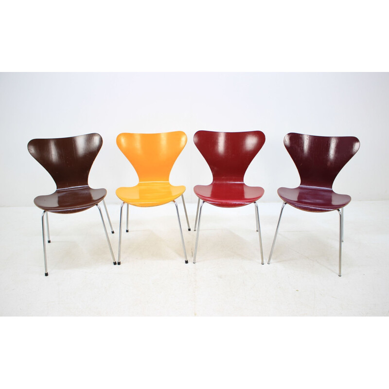 Set of 4 vintage Series 7 chairs for Fritz Hansen in wood and metal