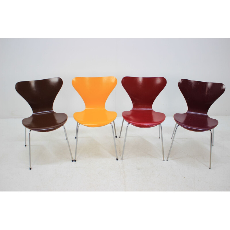 Set of 4 vintage Series 7 chairs for Fritz Hansen in wood and metal