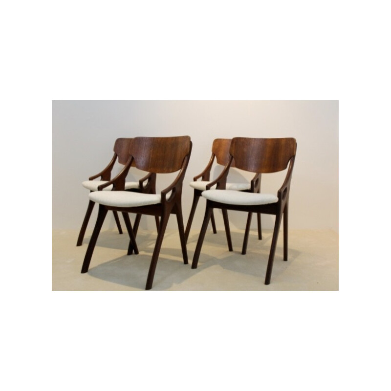 Suite de 4 chaises à repas, Arne HOVMAND OLSEN - 1950