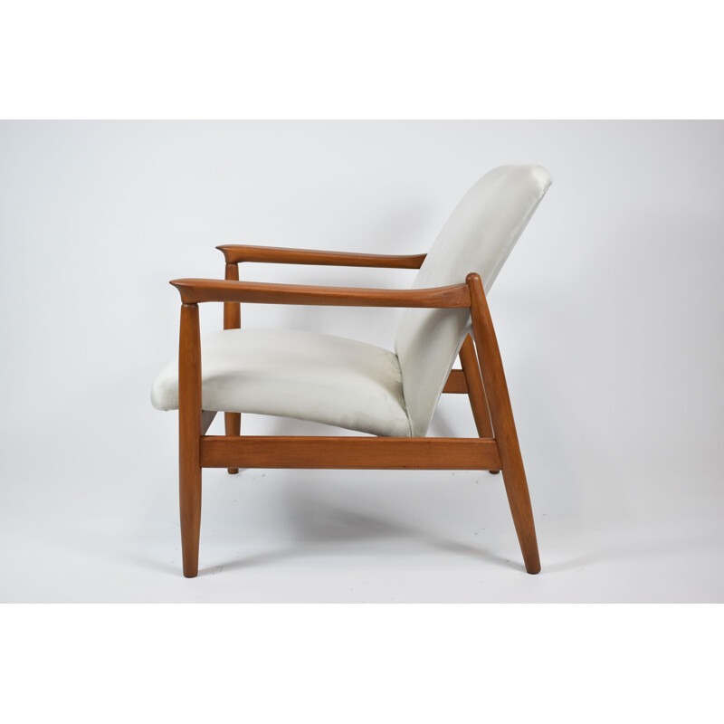 Vintage Wroclaw Chair in cream velvet