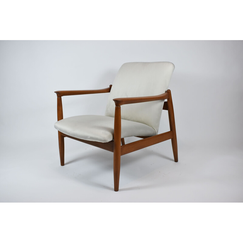 Vintage Wroclaw Chair in cream velvet