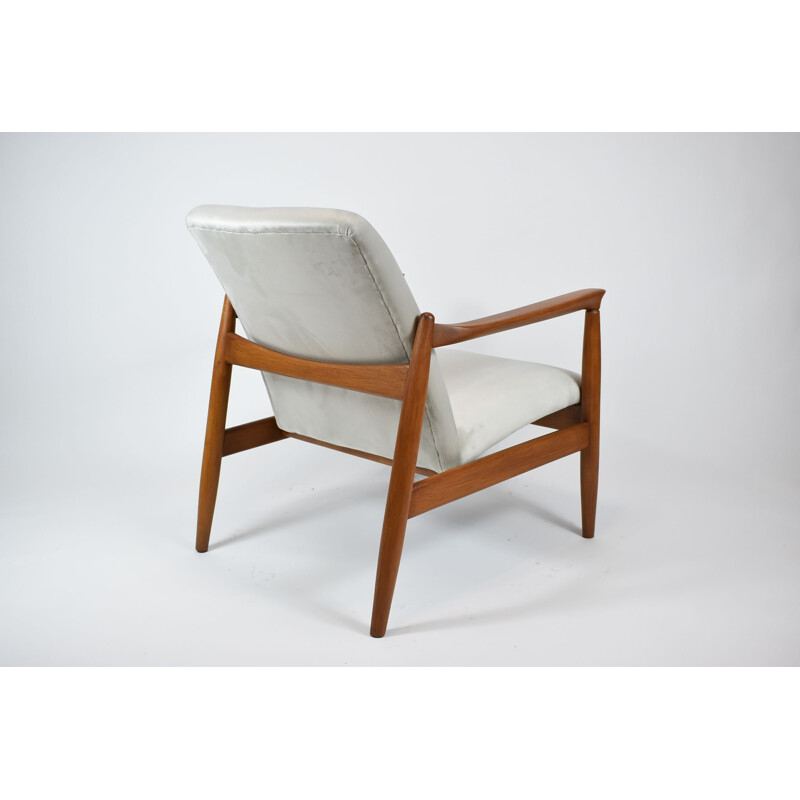 Vintage Wroclaw Chair in cream velvet