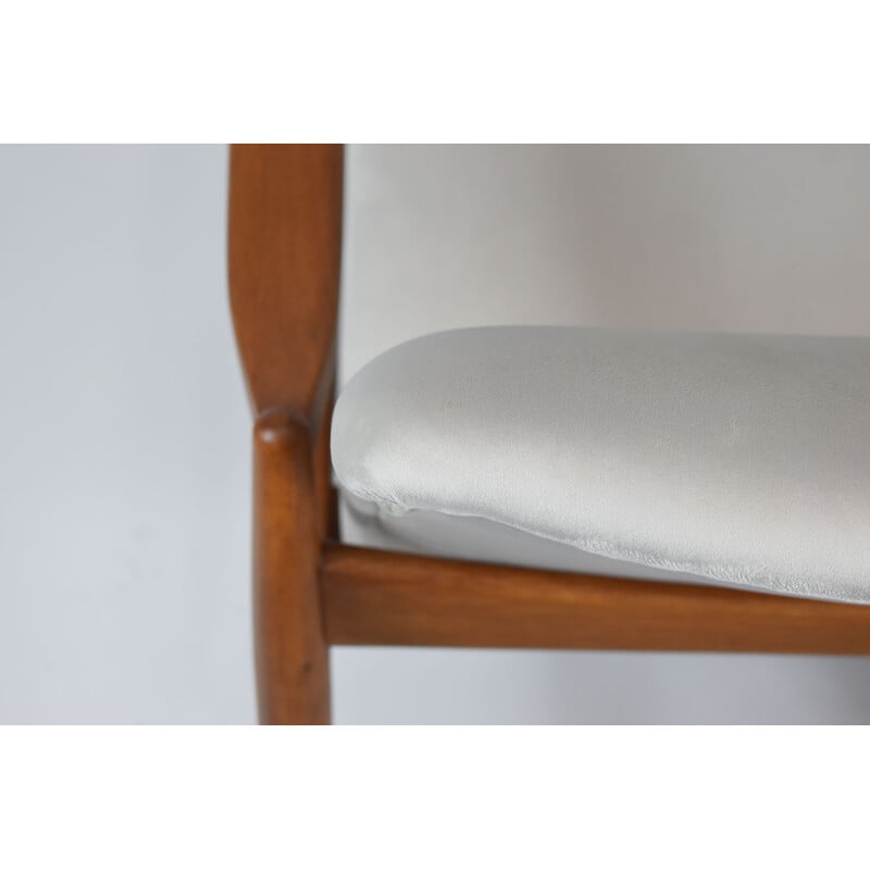 Vintage Wroclaw Chair in cream velvet