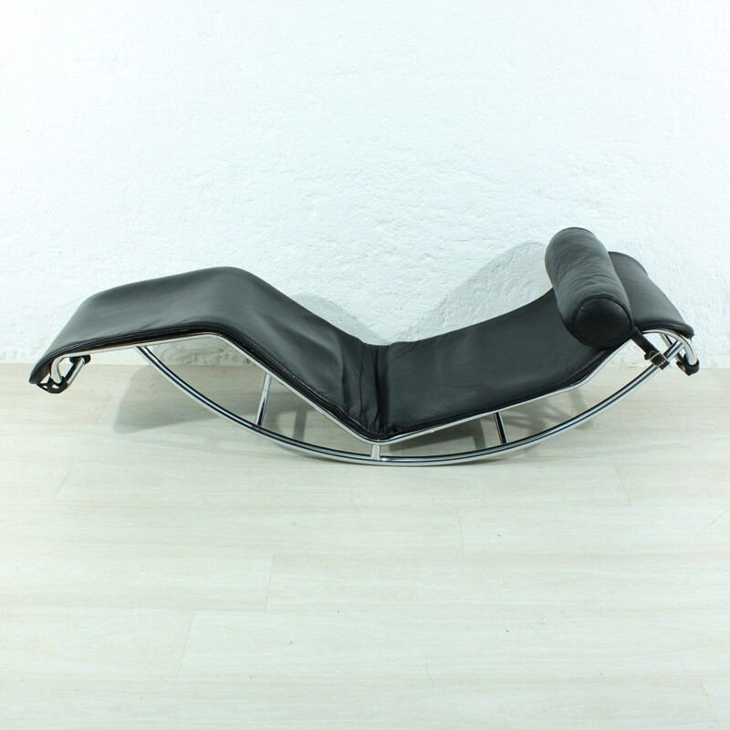 Vintage LC4 lounge chair for Cassina in black leather and metal