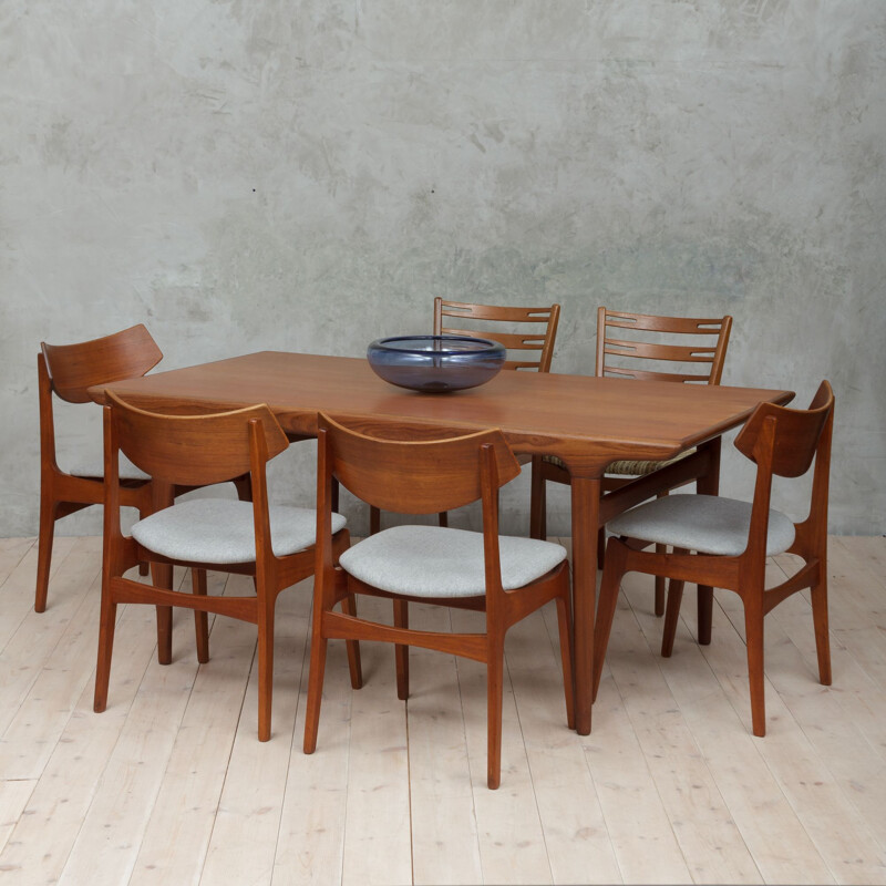 Vintage teak extension table by Johannes Andersen