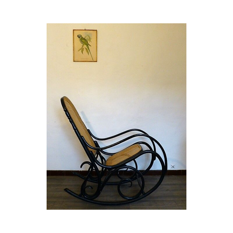 Cadeira de baloiço de madeira preta com assento de cana 1960