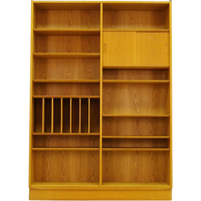 Vintage bookcase for Hundevad & Co in ashwood 1960