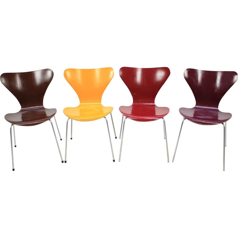 Set of 4 vintage Series 7 chairs for Fritz Hansen in wood and metal