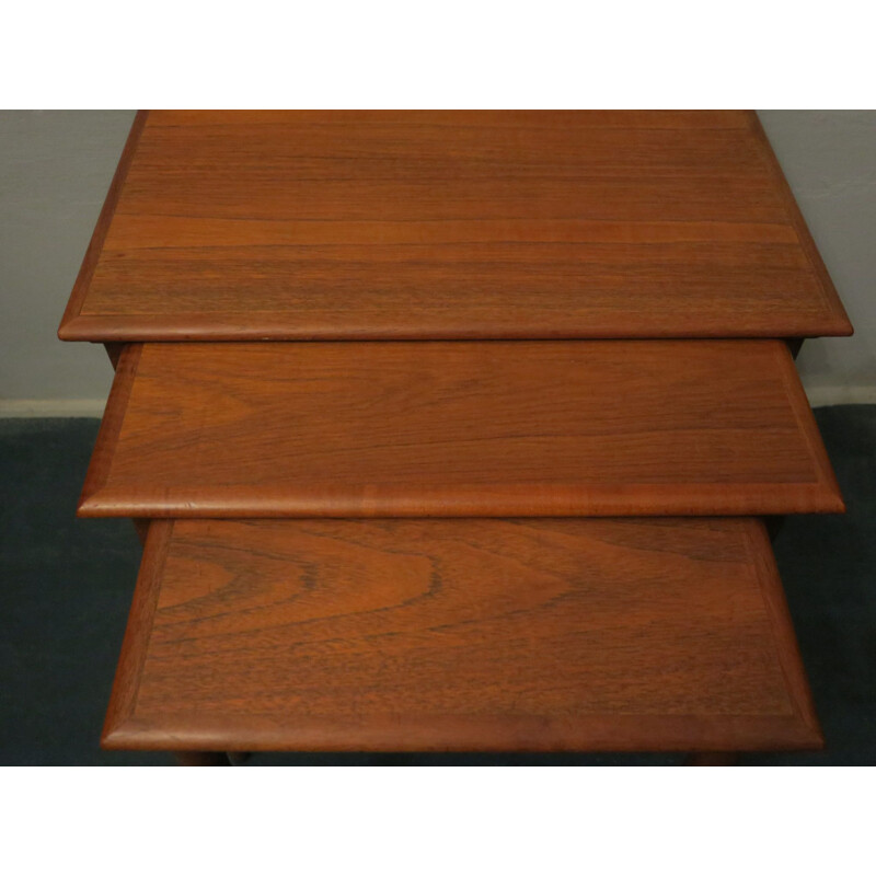 Set of 3 vintage danish nesting tables in teak 1960