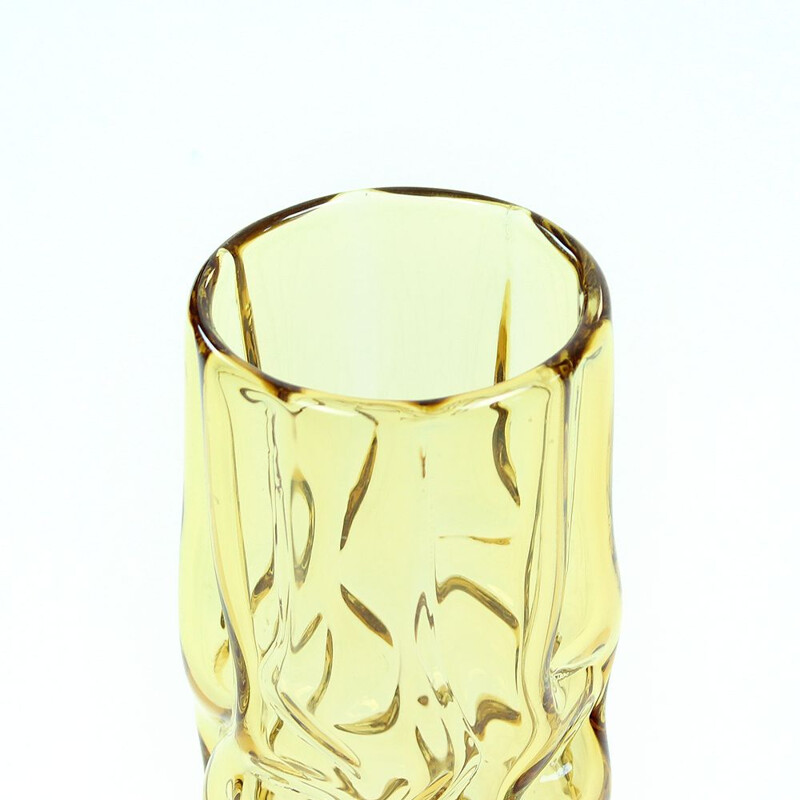 Vase jaune en verre par Pavel Hlava