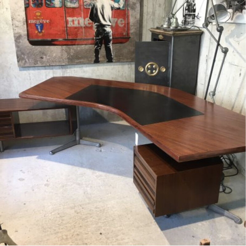 Boomerang desk by Osvaldo Borsani for Tecno