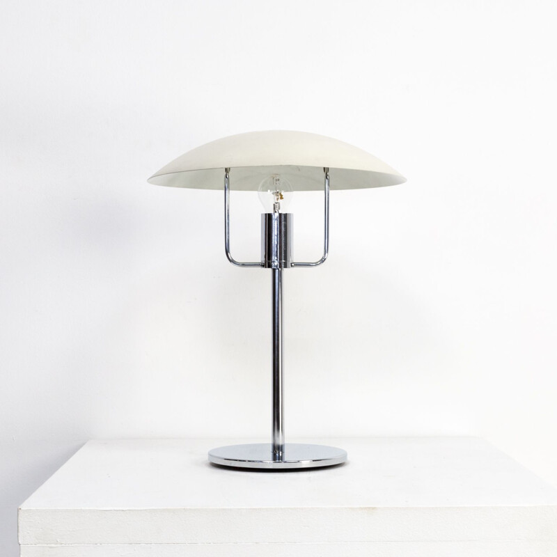 Chromed metal table lamp for SCE