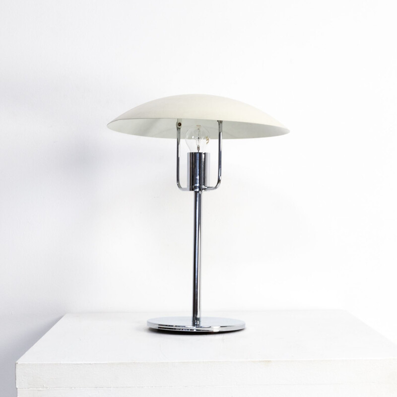 Chromed metal table lamp for SCE