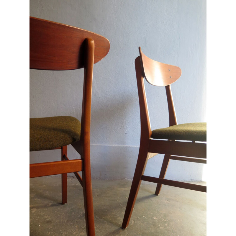 Ensemble de 2 chaises vintage scandinaves en teck et tissu vert olive