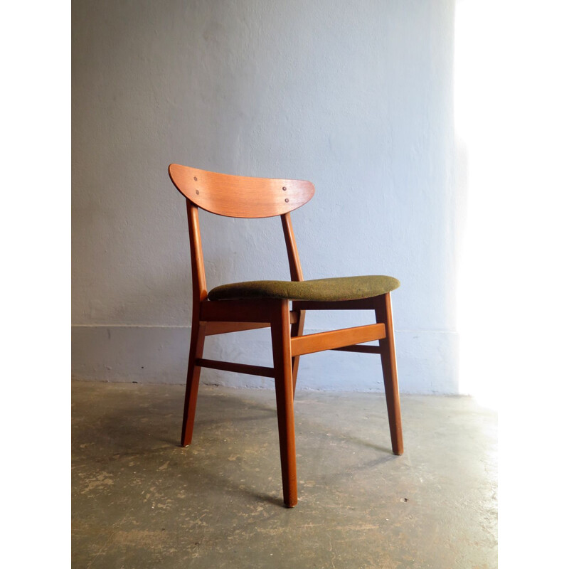 Set of 2 vintage scandinavian teak chairs in olive green fabric