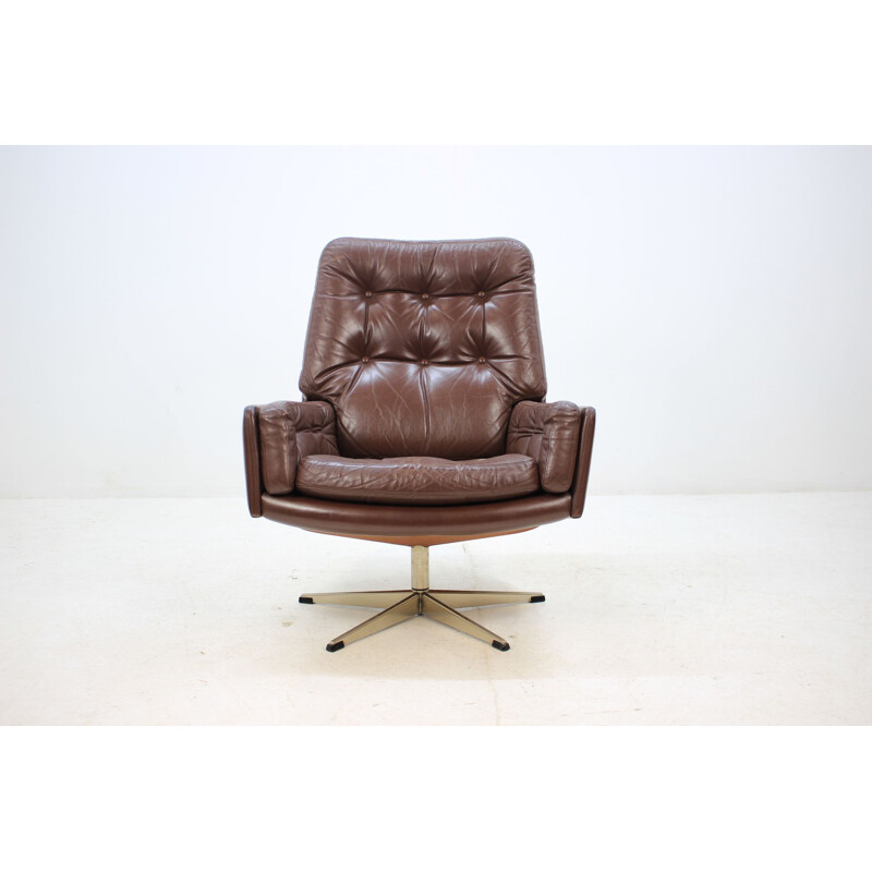 Danish swiveling armchair in brown leather