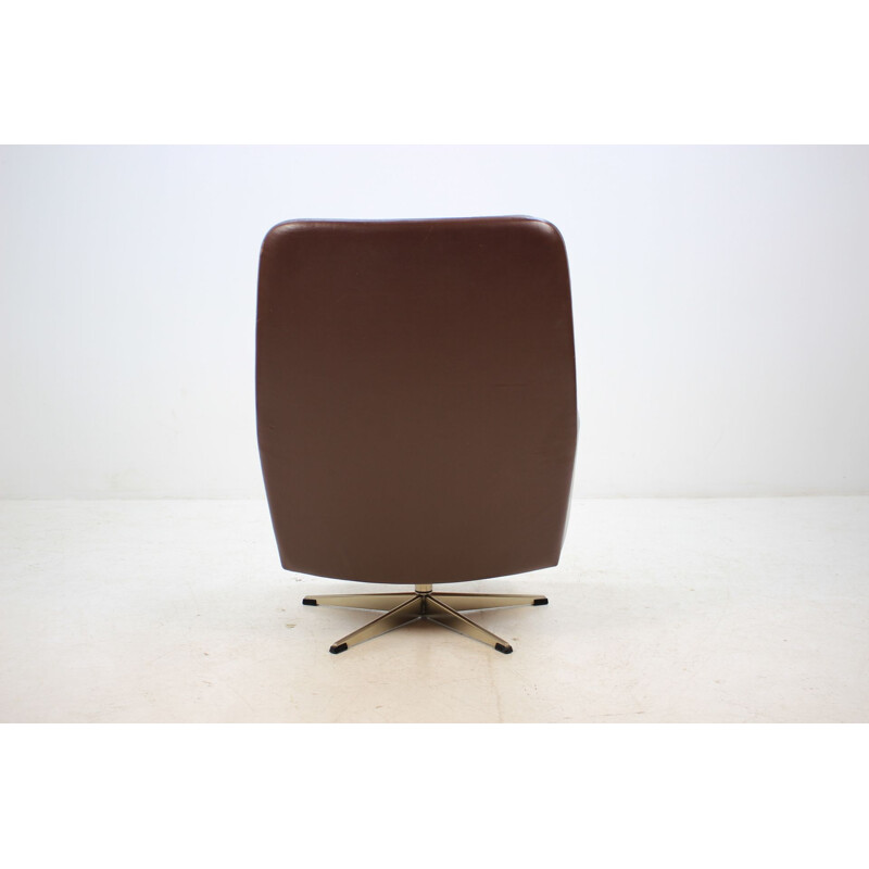 Danish swiveling armchair in brown leather