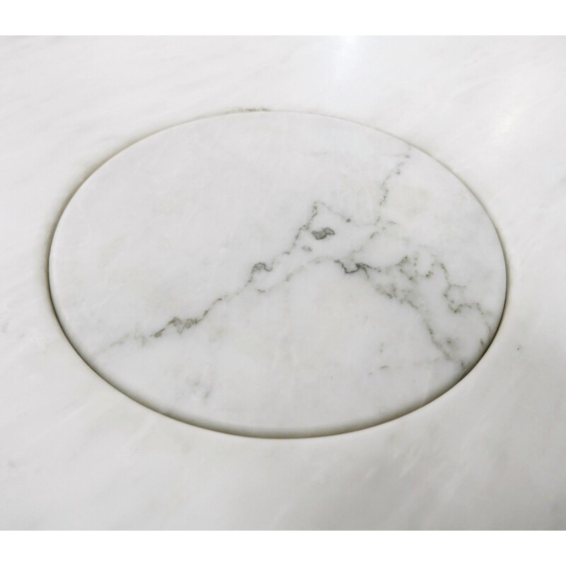 Round table in marble by Angelo Mangiarotti