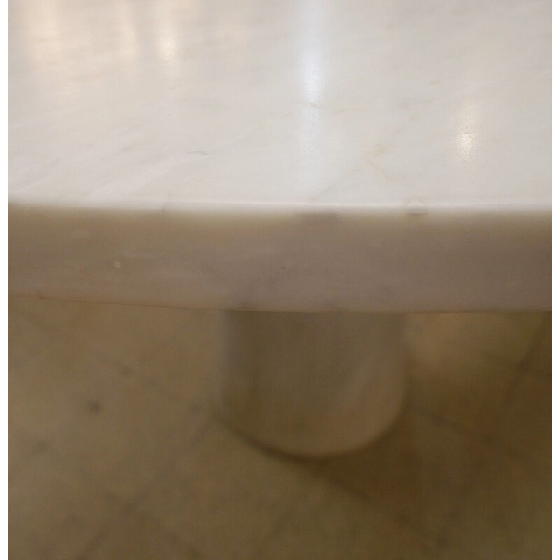 Table ronde en marbre par Angelo Mangiarotti